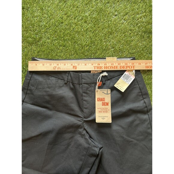 NWT Dockers Black Khaki Diem Straight Legged Womens 10 Metro Capri Pants - Picture 4 of 16